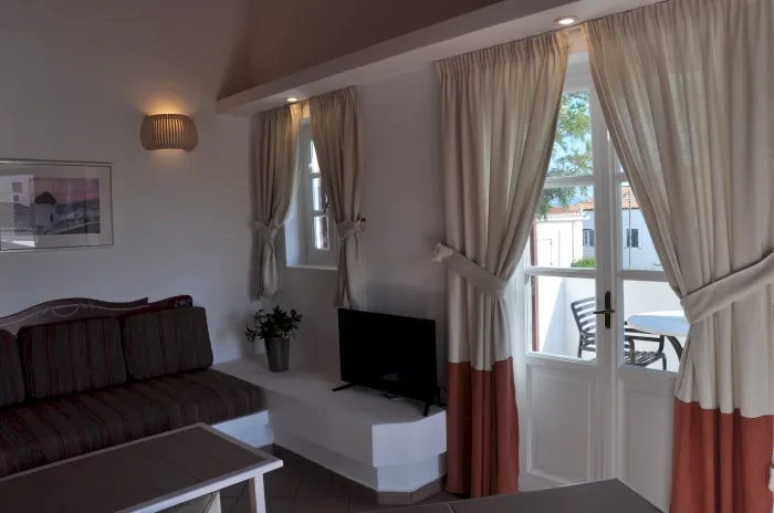 Nissia-Hotel-Spetses-Traditional-Residences-Family-Studio-B2